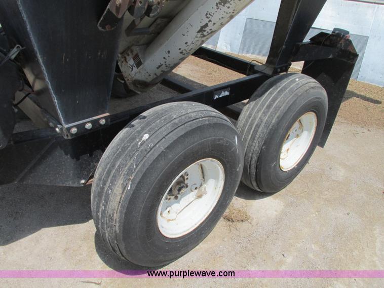image for item B2929 Willmar UT57 fertilizer tender trailer