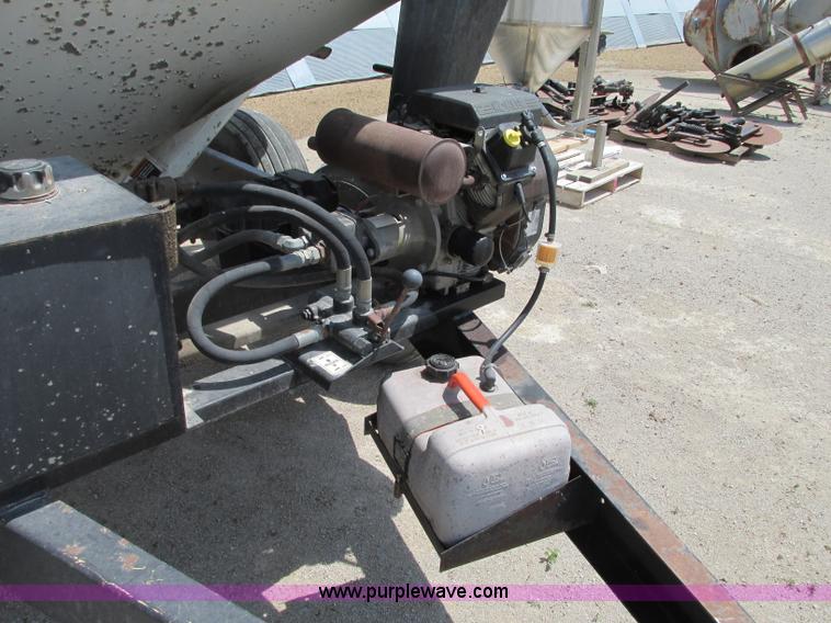 image for item B2929 Willmar UT57 fertilizer tender trailer