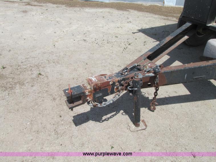 image for item B2929 Willmar UT57 fertilizer tender trailer