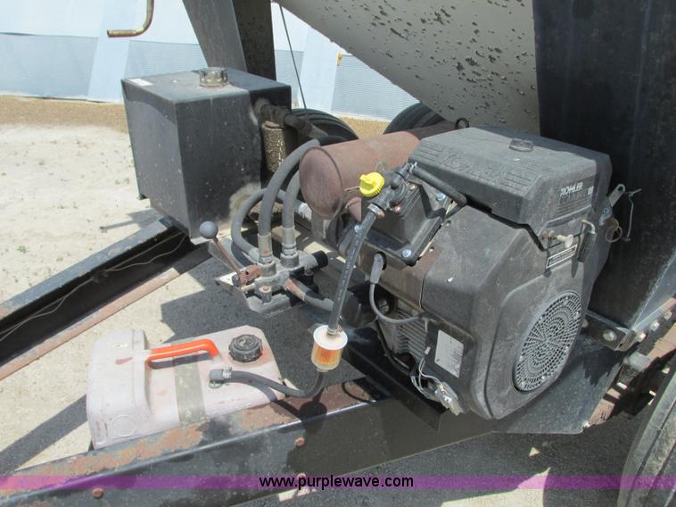 image for item B2929 Willmar UT57 fertilizer tender trailer