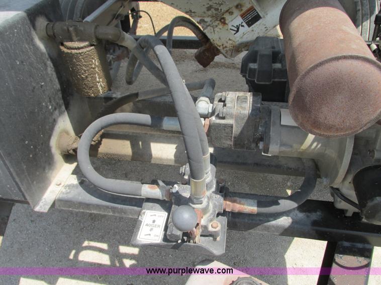 image for item B2929 Willmar UT57 fertilizer tender trailer