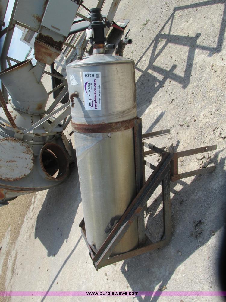 image for item B2932 60 gallon stainless steel foam marker tank