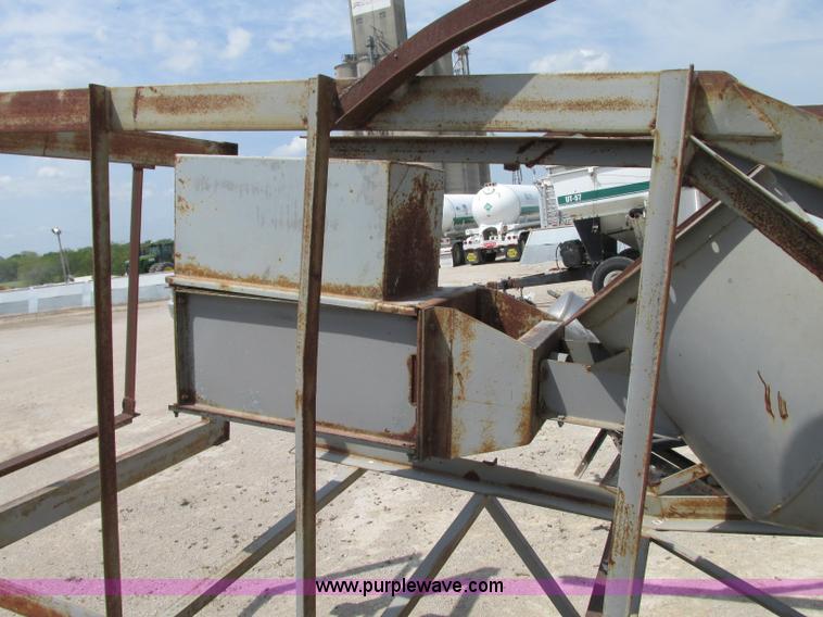 image for item B2933 Grain leg distributor