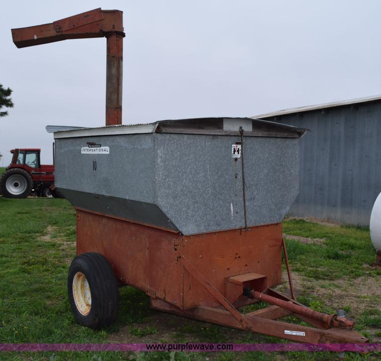 Farmall 10 auger wagon in Belleville, KS Item BA9752 sold Purple Wave