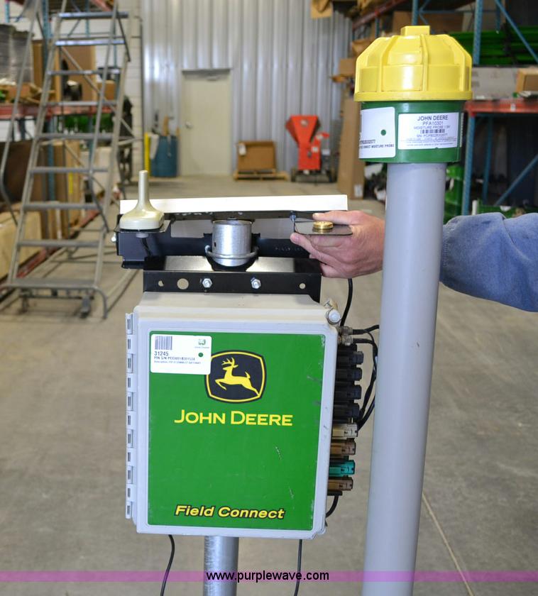 image for item D1490 John Deere field connect moisture sensing probe and solar powered cell