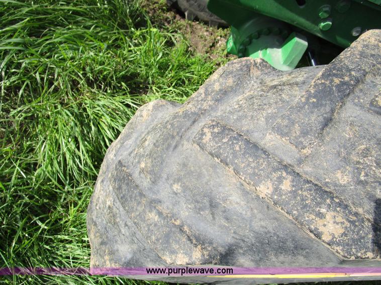 image for item D2426 2000 John Deere 6605 tractor