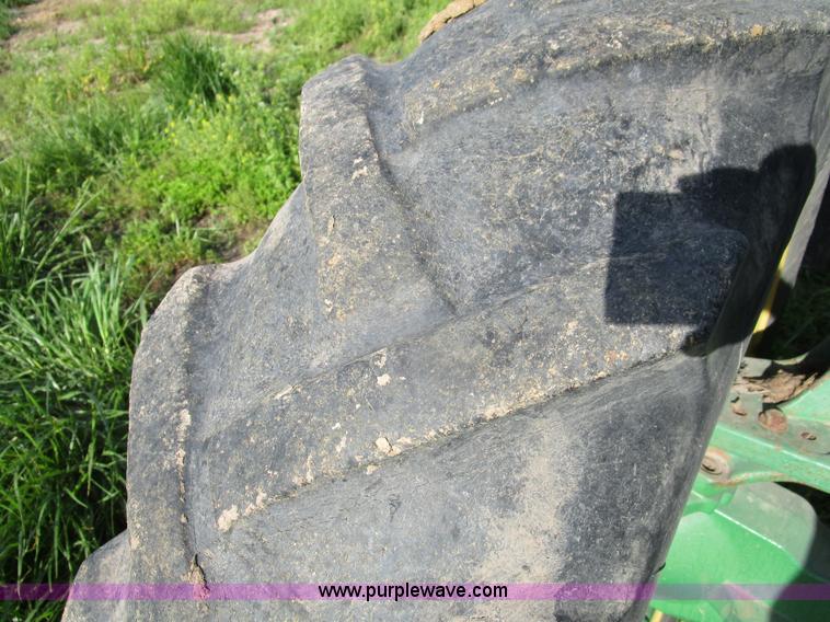 image for item D2426 2000 John Deere 6605 tractor