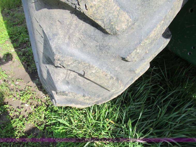 image for item D2426 2000 John Deere 6605 tractor