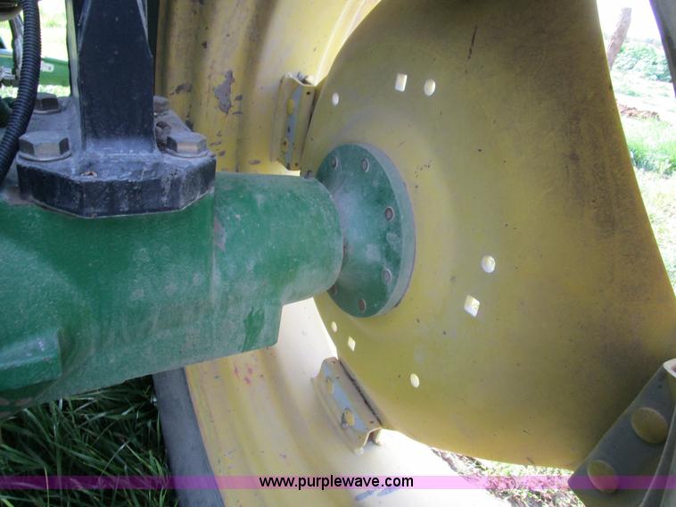 image for item D2426 2000 John Deere 6605 tractor