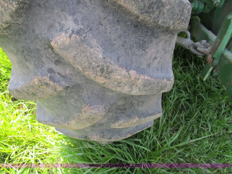 image for item D2426 2000 John Deere 6605 tractor