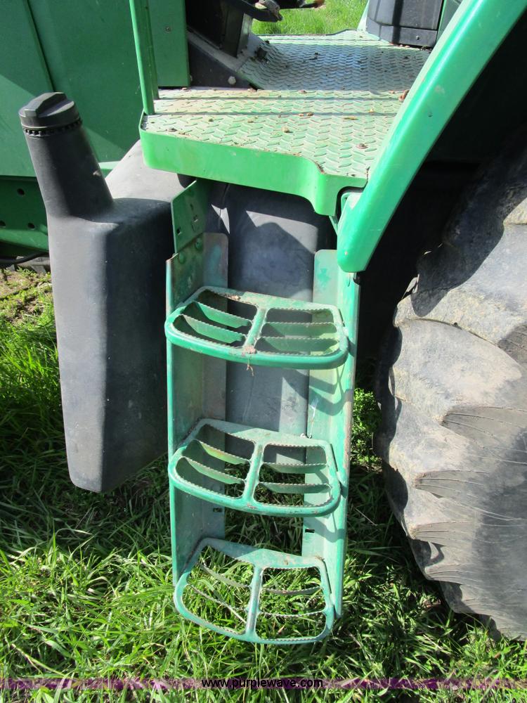 image for item D2426 2000 John Deere 6605 tractor