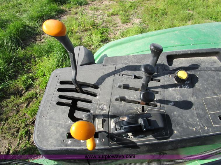 image for item D2426 2000 John Deere 6605 tractor