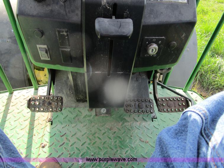 image for item D2426 2000 John Deere 6605 tractor