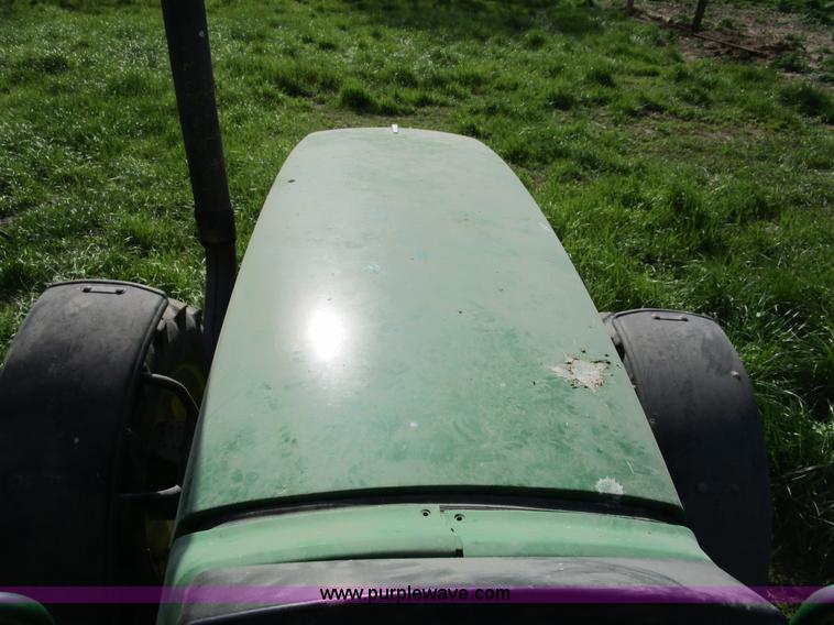 image for item D2426 2000 John Deere 6605 tractor