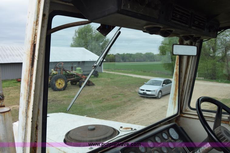 image for item E6354 1976 Case 2470 4WD tractor