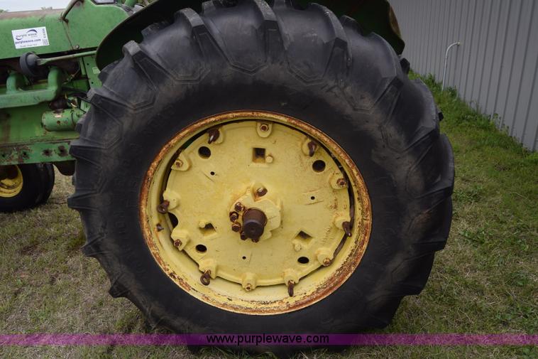 image for item E6356 1968 John Deere 4020 tractor