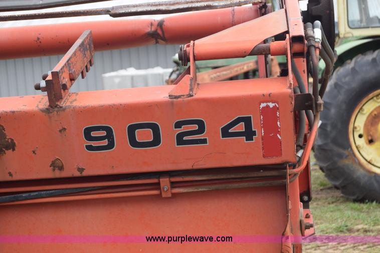 image for item E6358 Massey-Ferguson 860 combine