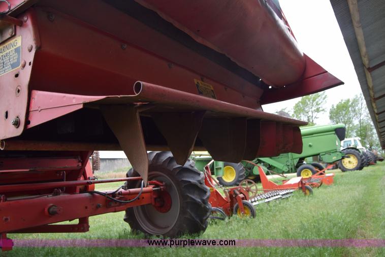 image for item E6358 Massey-Ferguson 860 combine