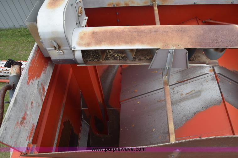 image for item E6358 Massey-Ferguson 860 combine