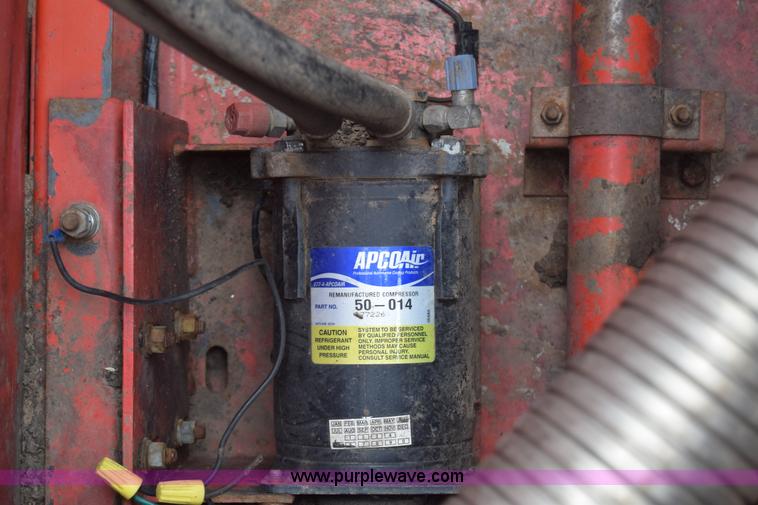 image for item E6358 Massey-Ferguson 860 combine