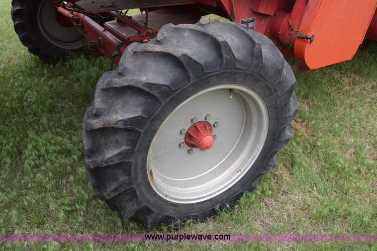 image for item E6358 Massey-Ferguson 860 combine
