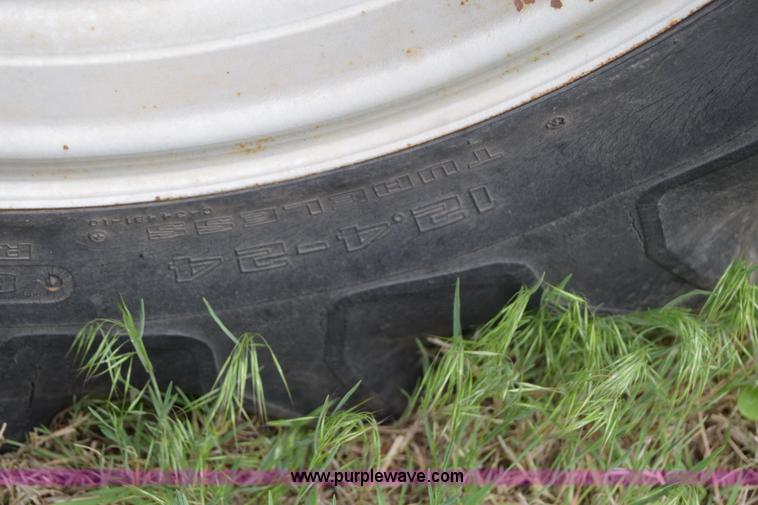 image for item E6358 Massey-Ferguson 860 combine