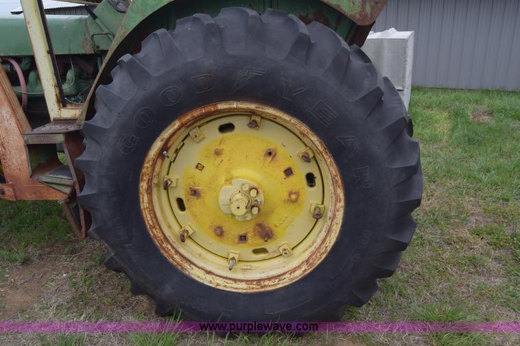 image for item E6359 John Deere 4010 tractor