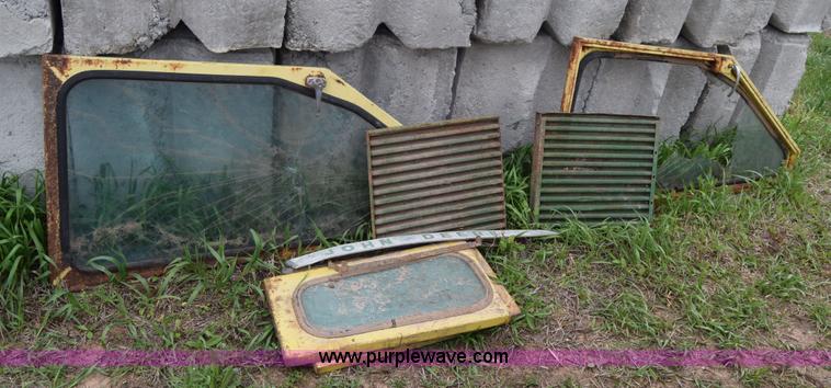 image for item E6359 John Deere 4010 tractor