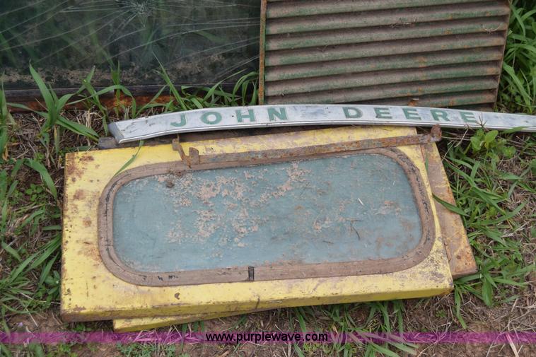 image for item E6359 John Deere 4010 tractor