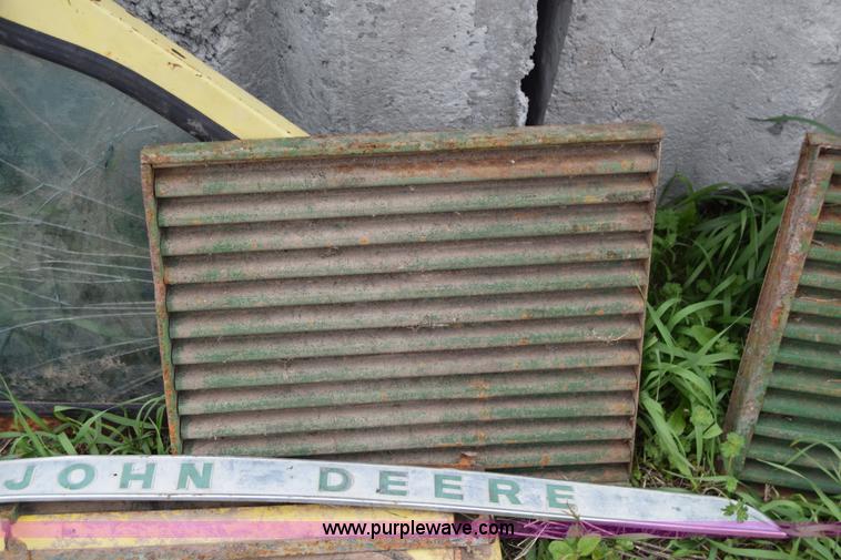 image for item E6359 John Deere 4010 tractor