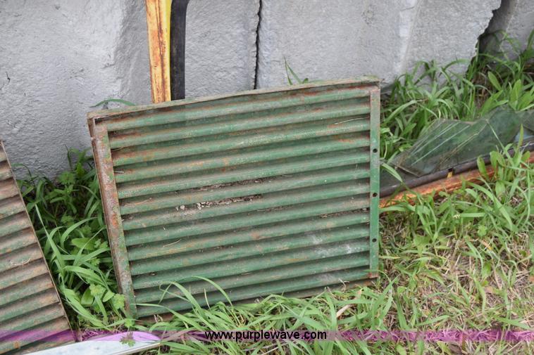 image for item E6359 John Deere 4010 tractor