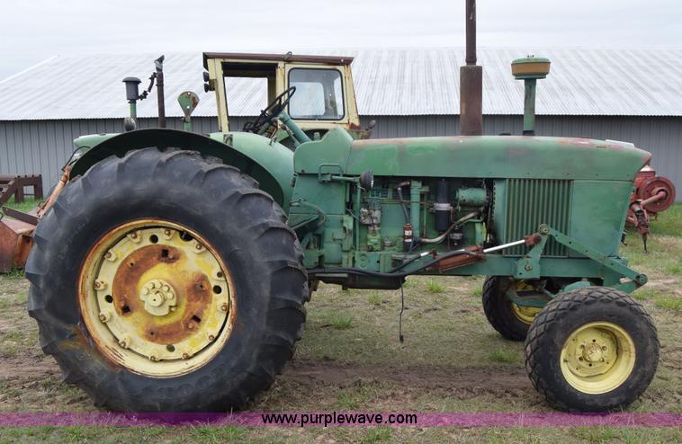 image for item E6360 John Deere 4010 tractor