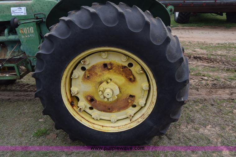 image for item E6360 John Deere 4010 tractor
