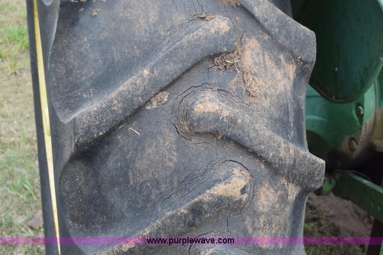 image for item E6360 John Deere 4010 tractor