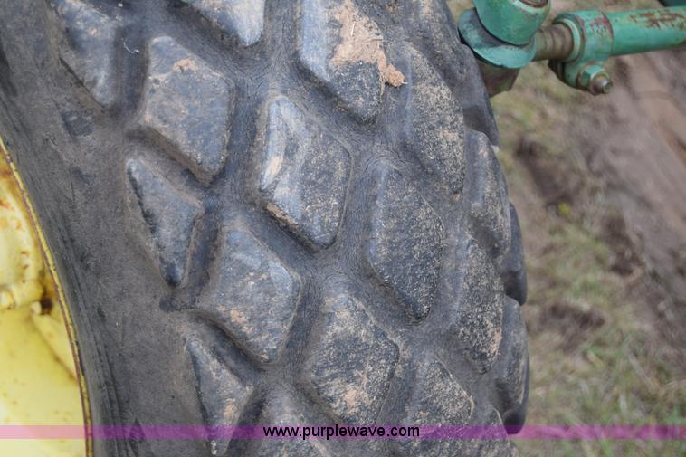 image for item E6360 John Deere 4010 tractor