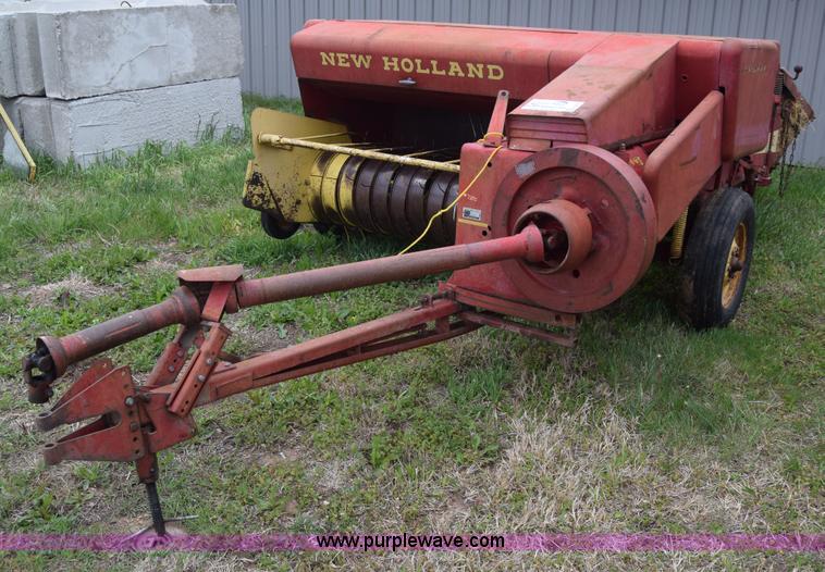 image for item E6361 New Holland 271 small square baler