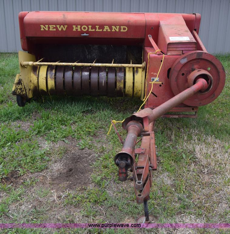 image for item E6361 New Holland 271 small square baler