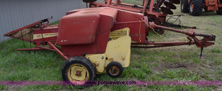 image for item E6361 New Holland 271 small square baler