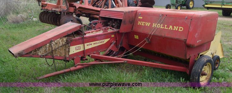 image for item E6361 New Holland 271 small square baler