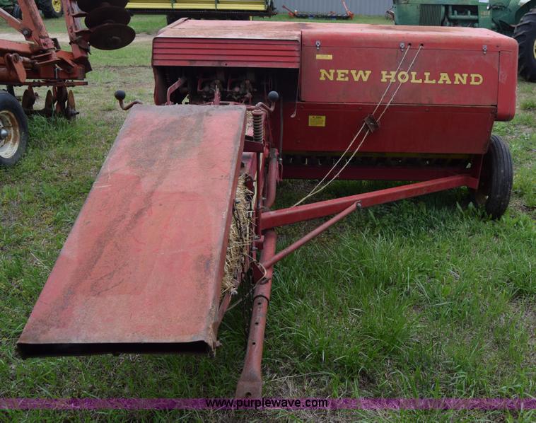 image for item E6361 New Holland 271 small square baler
