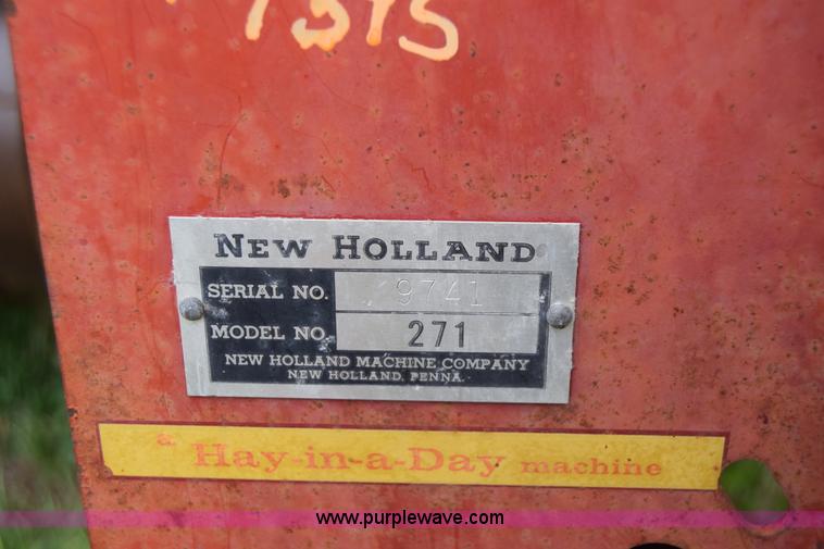 image for item E6361 New Holland 271 small square baler