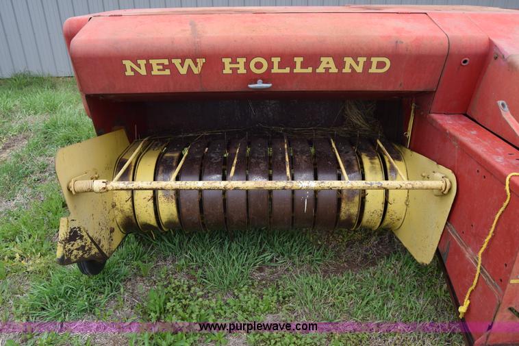 image for item E6361 New Holland 271 small square baler