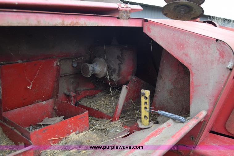 image for item E6361 New Holland 271 small square baler