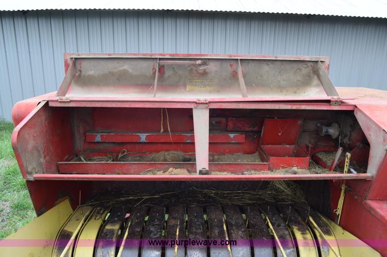 image for item E6361 New Holland 271 small square baler