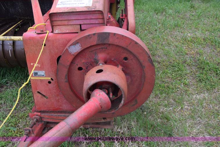 image for item E6361 New Holland 271 small square baler