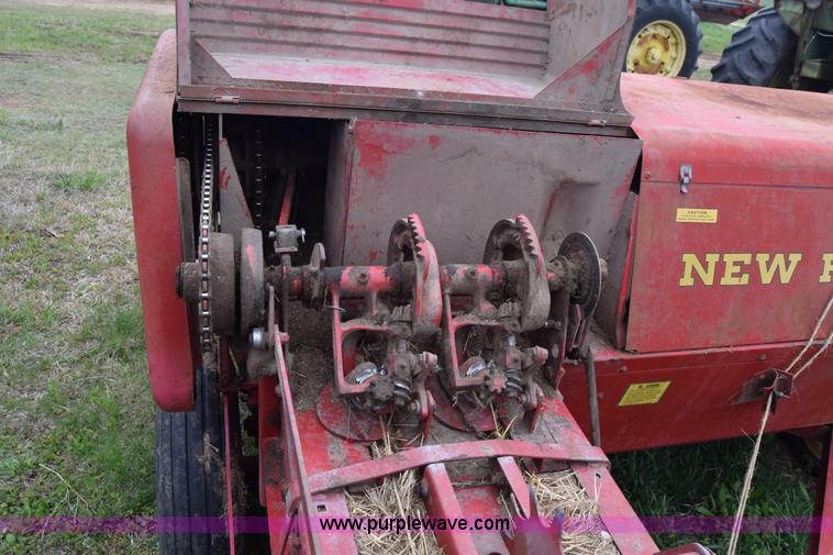 image for item E6361 New Holland 271 small square baler