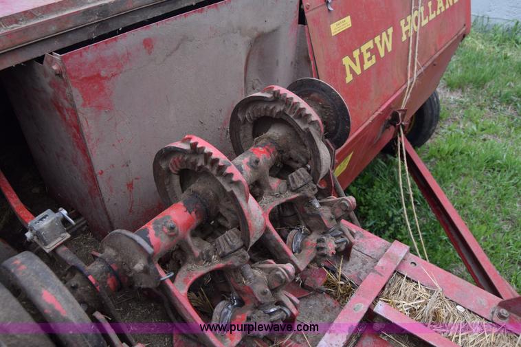 image for item E6361 New Holland 271 small square baler