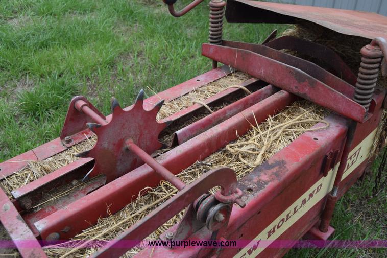 image for item E6361 New Holland 271 small square baler