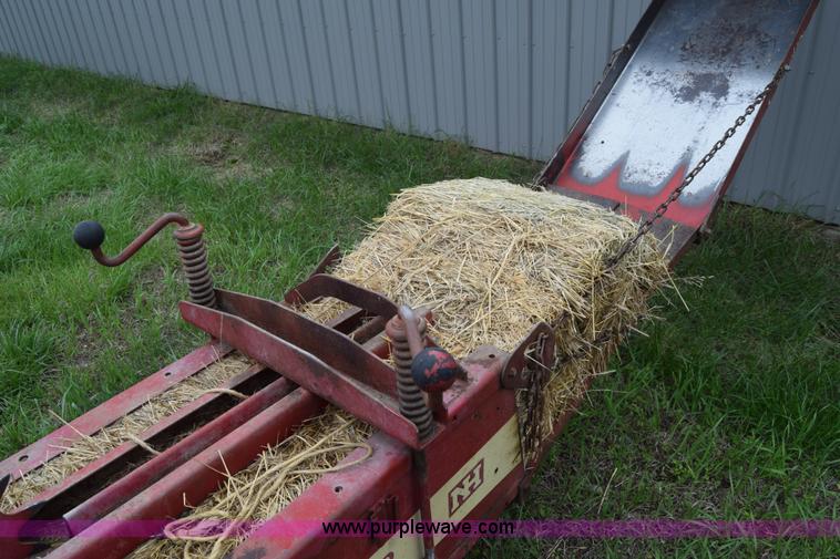 image for item E6361 New Holland 271 small square baler