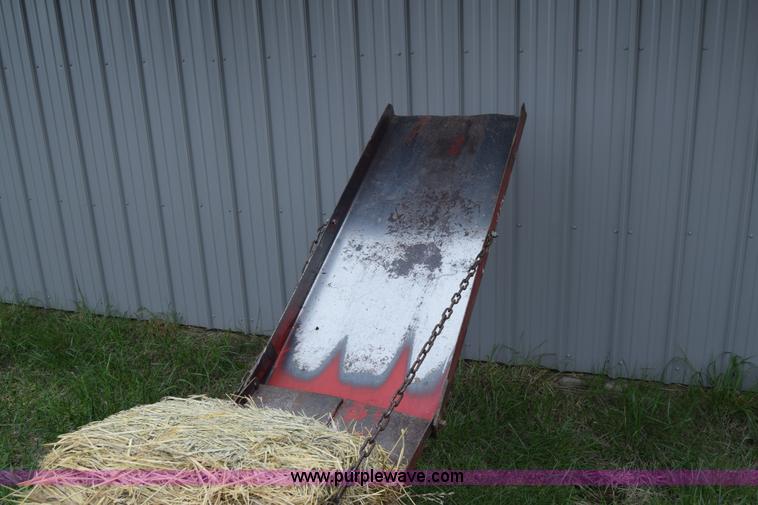 image for item E6361 New Holland 271 small square baler